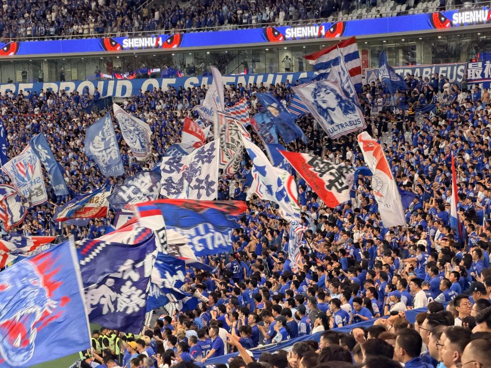 人看球更开, 业足球场的 人看球更开, 业足球场的